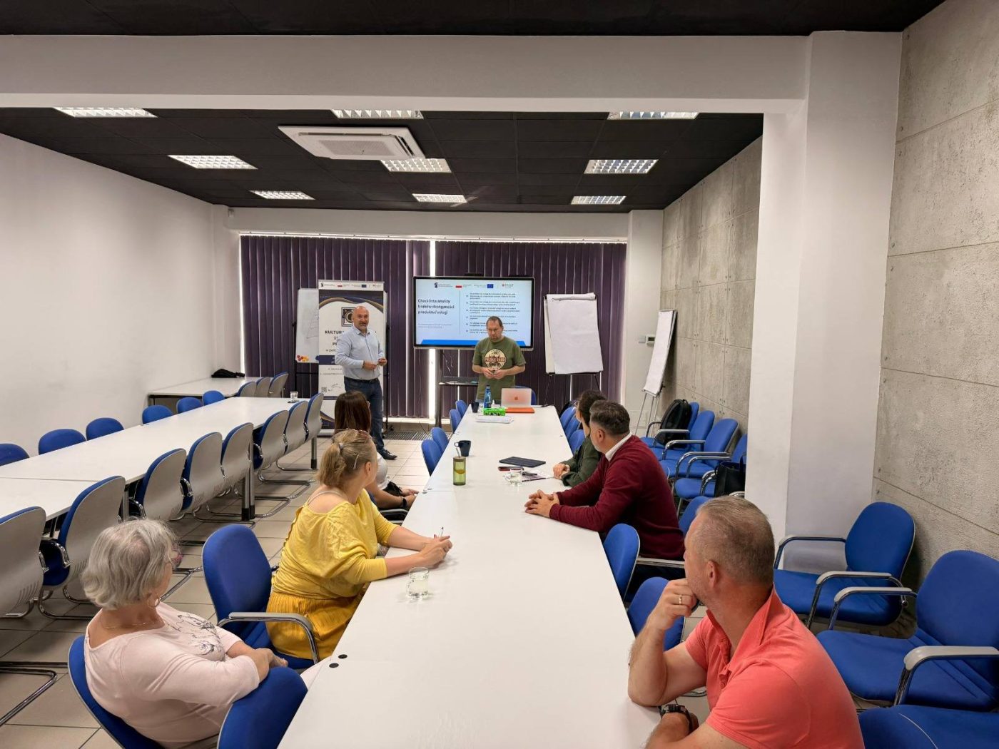 Uczestnicy i Uczestniczki projektu oraz Panowie Trenerzy.